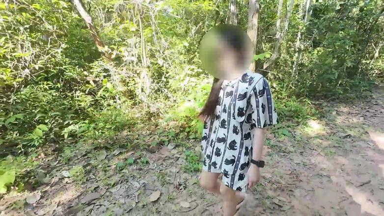 RealThaiSolo: Мила тайська дівчина хвалиться, але штовхає біль від мастурбації в лісі, тайський голос