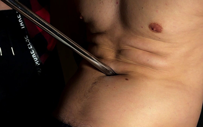 Navel fans: Detailní záběry na břicho fetiš s gutpunches a tlakovou hrou...