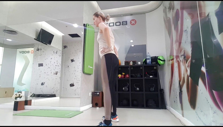 Erotic Tanya: Blond tonåring som värms upp innan träning