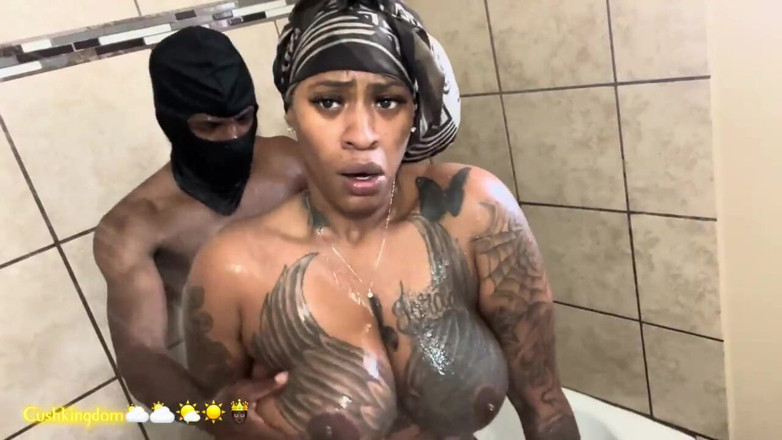 Onlyfanscushkingdom1: Sexy Thick Cuban Chick Shows off Her Tattoos, Then Gets...