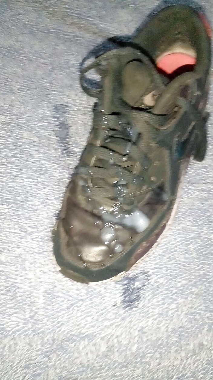 Sneakerfetish_BR: Sneaker đụ và xuất tinh trên air max cũ của tôi