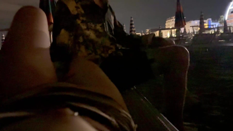 SweetJaneOfficial: Vedere la persoana 1 feminină - un străin care flirtează mă atinge...