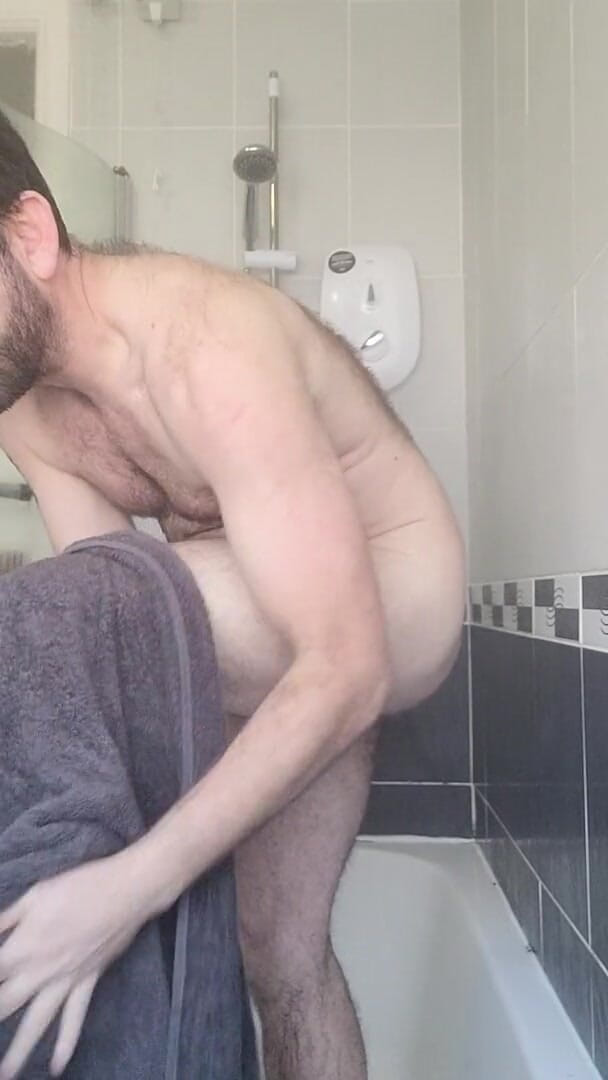 3 moons ltd: Chilled shower scene