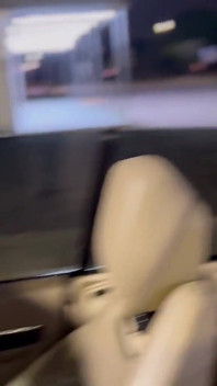Het ebenholts tonårs slampa Twerking i bilen knullas hårt