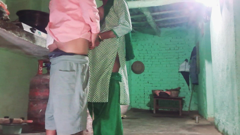 Trilokinath: Индийскую студентку очень жестко трахнул друг сводного брата