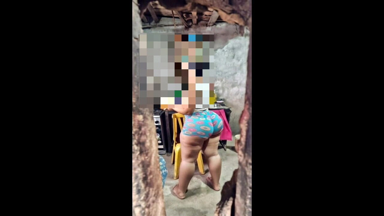 Xprohibidox1: Vizinha rabuda gravada com seu short donut