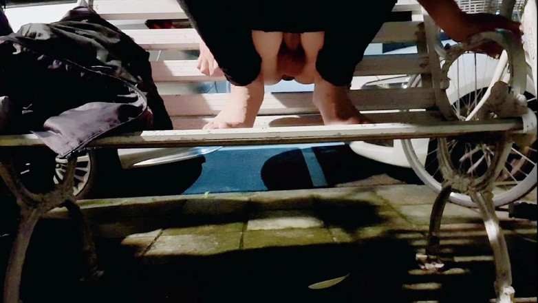 Taiwancdgirl: Corssdresseroutdoor hậu môn và đi tiểu