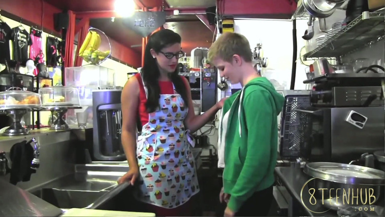 8TeenHub: 8teenhub - Penny Barber a Alani Pi jsou milfky, které se...