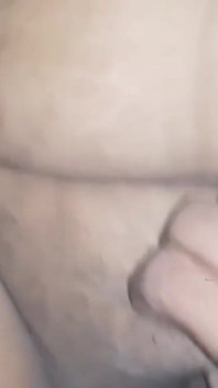 Il giovane figliastro non può aspettare più di amare la sua matrigna. Vero sesso romantico fatto in casa