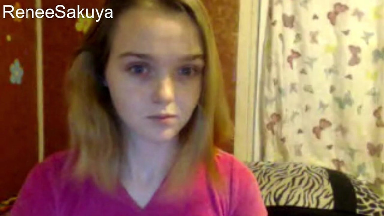 Renee Sakuya: Spazzolatura dei capelli
