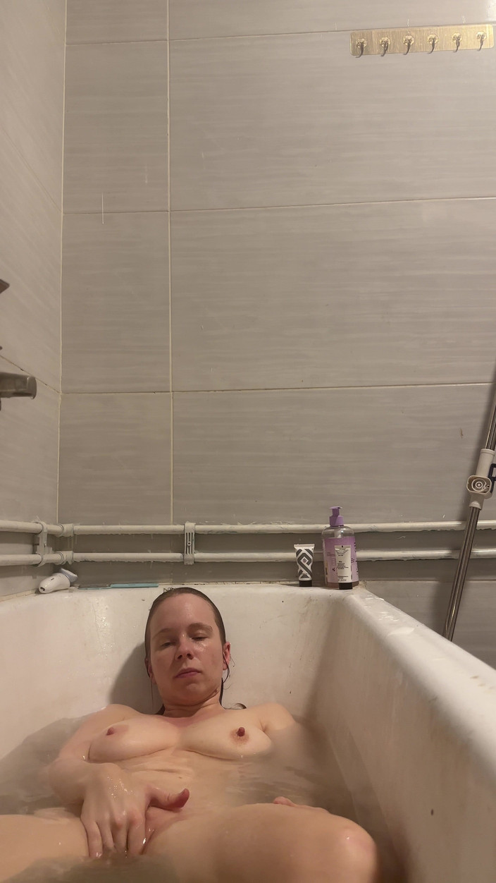 SweetLucy96: Núm vú cứng