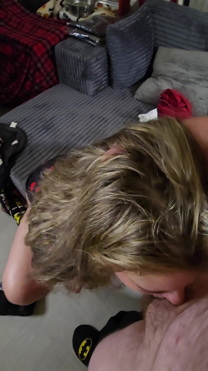 Mrs Awesome: Brincando com minha buceta antes de garganta profunda no pau...