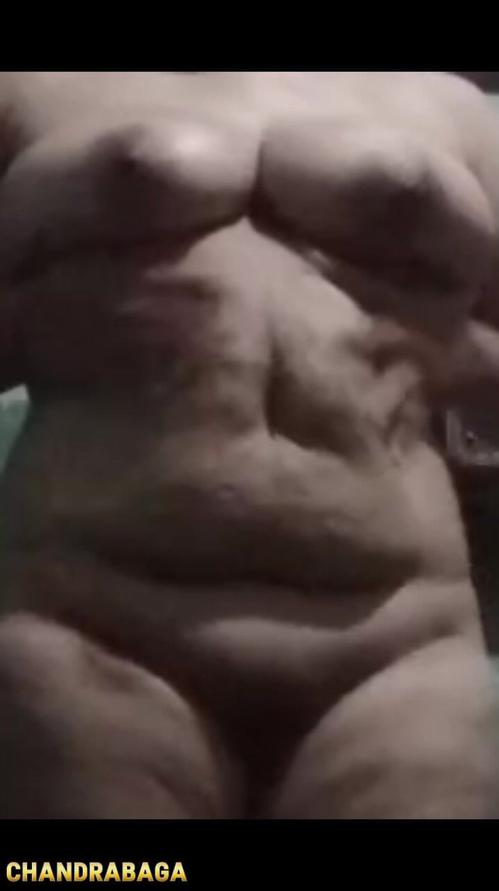 Claraidn: शहद।।। आह यह बहुत अच्छा लगता है, यहाँ आओ हनी, मेरे स्तनों को निचोड़ो, अपने वीर्य को मेरे स्तनों या मेरे पेट पर छोड़ो