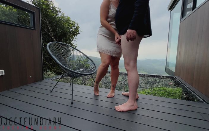 Projectsexdiary: Sekretaris gemuk dengan gaun satin sama bosnya di balkon umum -...