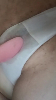 Amcığımı orgasn'a sürtüyorum