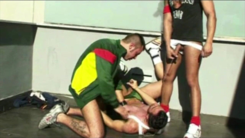 Gaybareback: Calpestare e umiliazione all'aperto