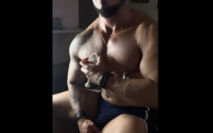 Reds and Muscles: Tôi muốn ai đó tôn thờ và xoa bóp ngực của...