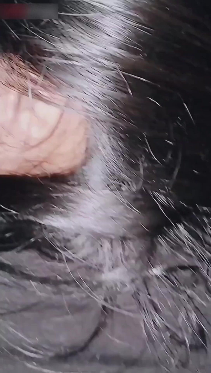 Pasutri indo: Colmek mentre tira i contenuti interni della sua figa rosa...