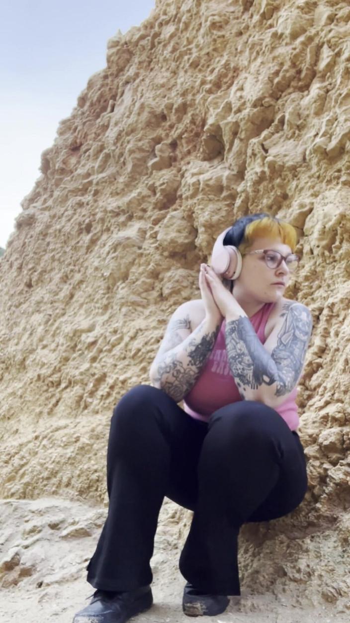 Bigtiddygoth: 私は自分の体を見せるのが大好きです、あなたは誰かが私を見たと思いますか?