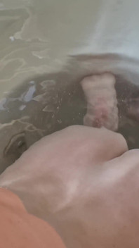 Latina mit dickem arsch im whirlpool gefickt