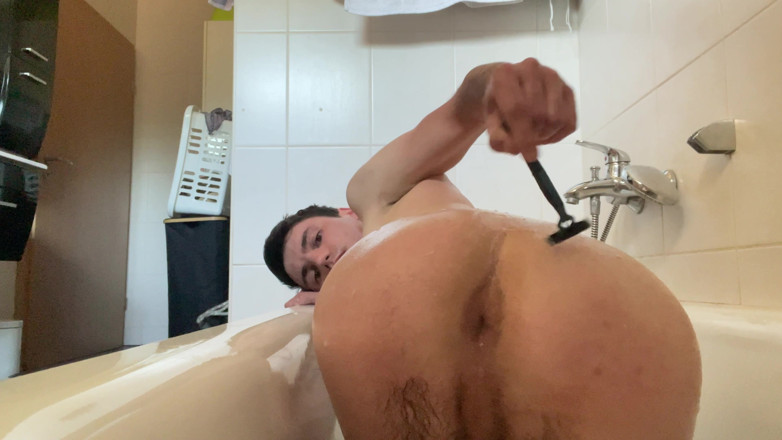 boyzxy212_2: Russian Showers and Shaves His Hole and Intimate Area