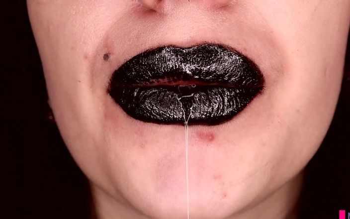 Goddess Misha Goldy: Trek niet over haar teef af!!