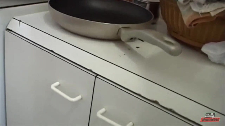 Vere Casalinghe Italia.: Chubby old woman uses toilet brush to masturbate