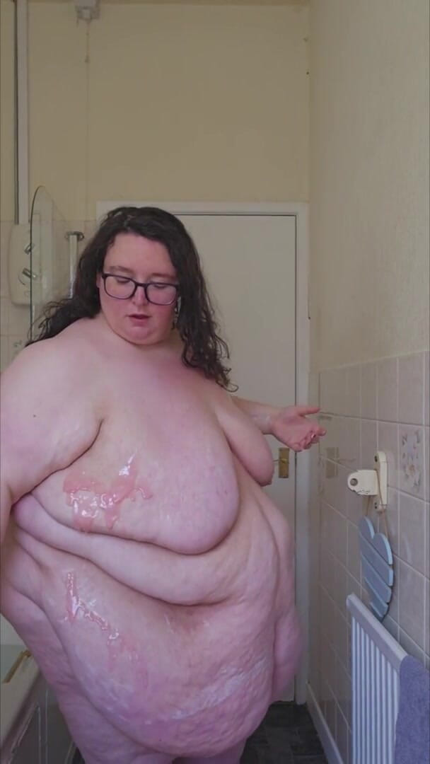 SSBBWLadyBrads: SSBBW Bathroom Cream Belly Body