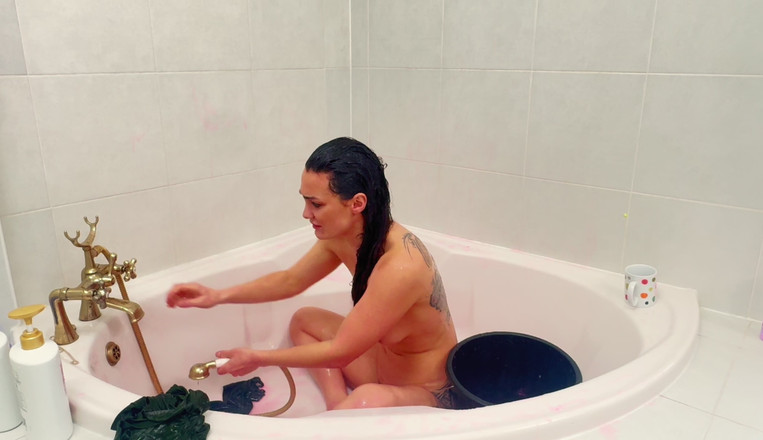 Projectwam: Tanya modeles gunge neckt und duscht