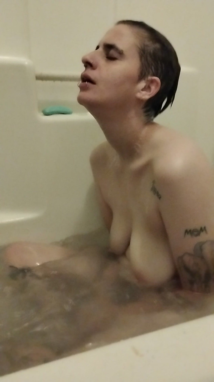 Abby Anna: Titty Bouncing in Water Slaps