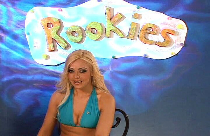 Perfect Porno: 루키 거유 금발 포르노스타의 첫 포르노 비디오