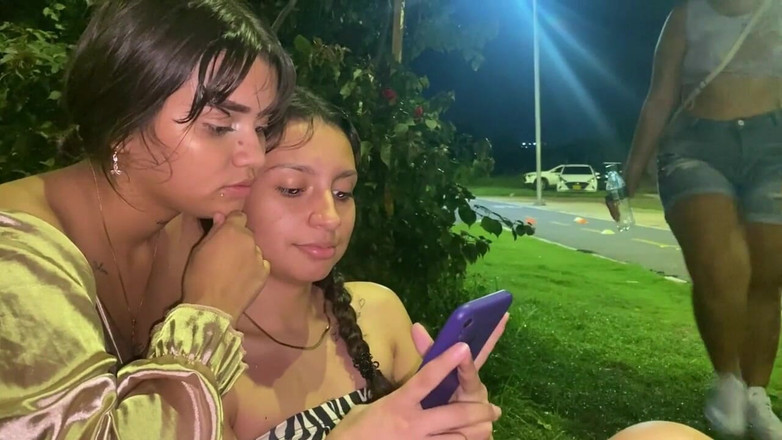 DAYANNA: Jdu ven a najdu někoho na šukání, protože jsem nadržená a šukám...