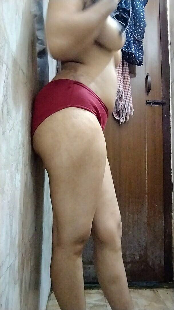 Riyathakur: हॉट भारतीय लड़की ने दोस्त की सौतेली बहन का नग्न वीडियो देखा