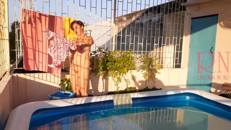 Regina Noir: Nudist housekeeper Regina Noir Naked laundry is drying clothes in...