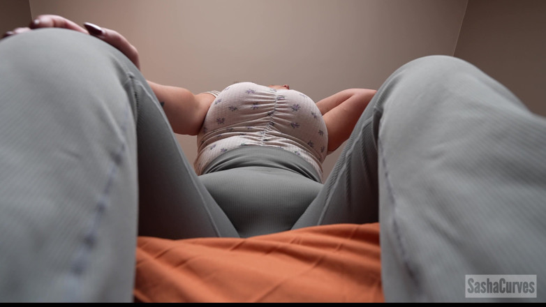 Sasha Curves: Прилипли до гігантських шкарпеток мачухи