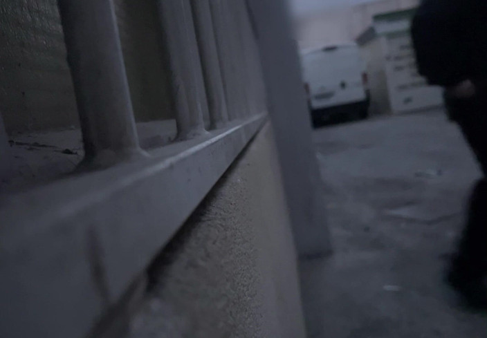 AmateurBoysPissing: Пареньки писают на улице в любительском видео, пробует быстрый минет