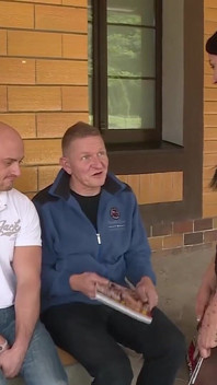 Heet trio neukpartij met een vreemde in Loo
