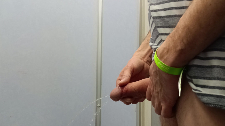 Rockardglans: Đi tiểu trong nhà vệ sinh công cộng, sục cu,...