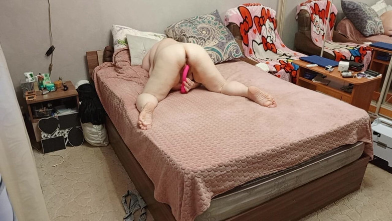 Zona901: A Neighbor with a Big Round Ass and a Hairy...