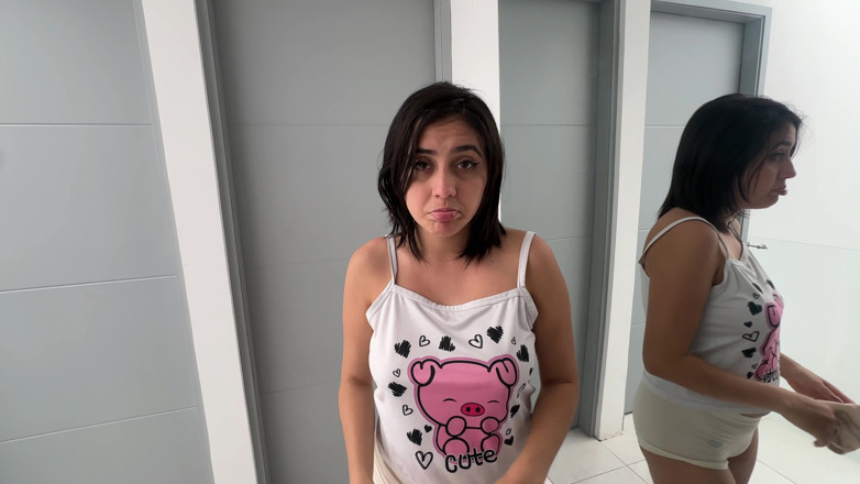 ManuelaAlvarez: 거울 앞에서 섹스하는 걸 좋아하는 내 작은 라틴계 배다른 여동생