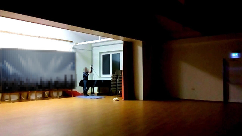 Mark Hannes: Schnelle Riskante Hump Masturbation in Der Music Halle