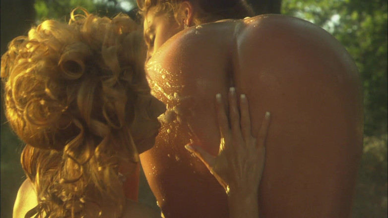 Miami Reality: Big booty lesbian whores have nasty pussy eating outside