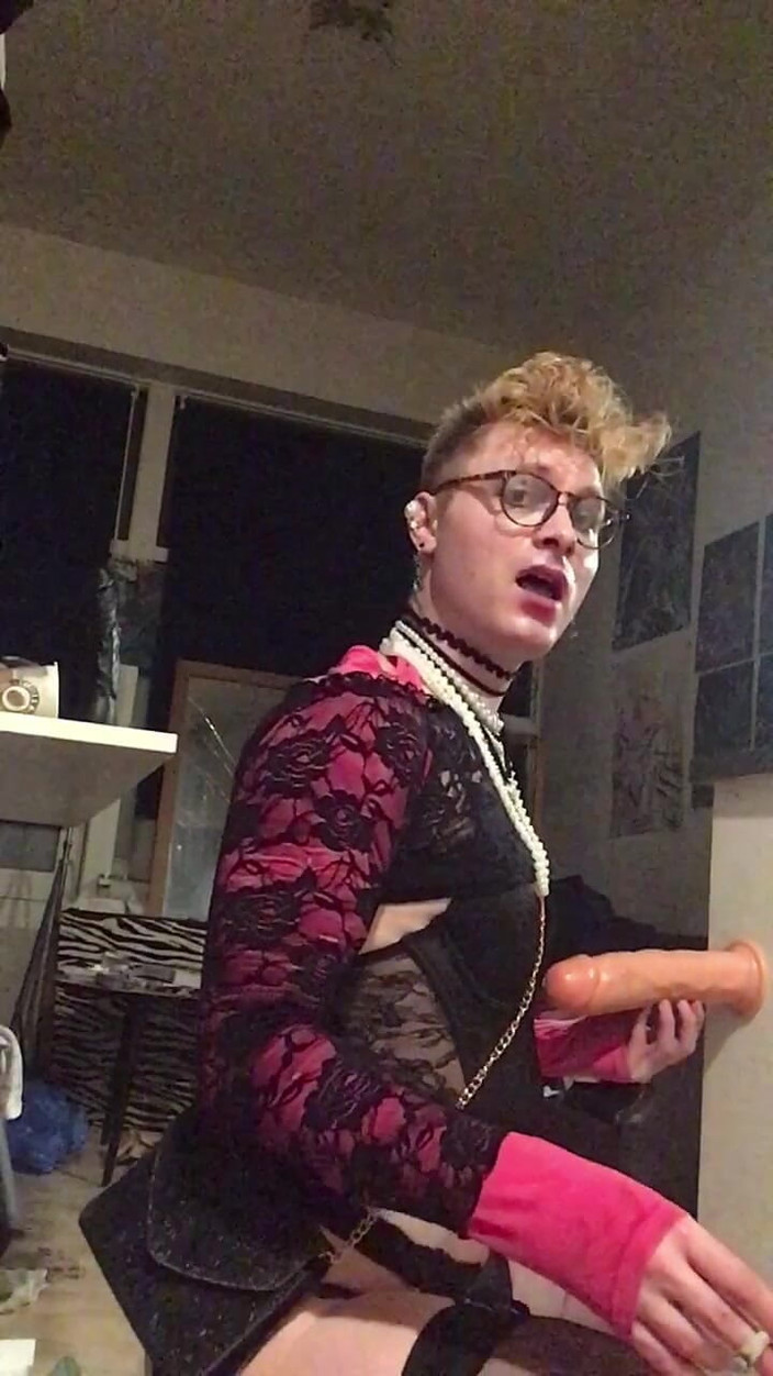 Sissy Cindy Slut: Expuesto mariquita puta se corre