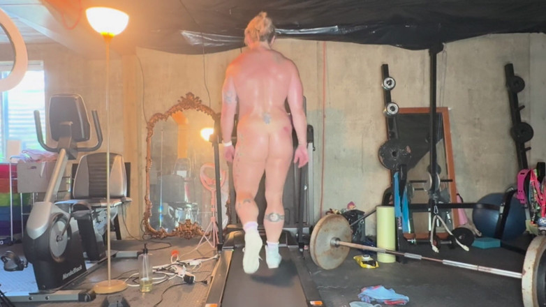 Ecko Belle: Naked Treadmill Workout