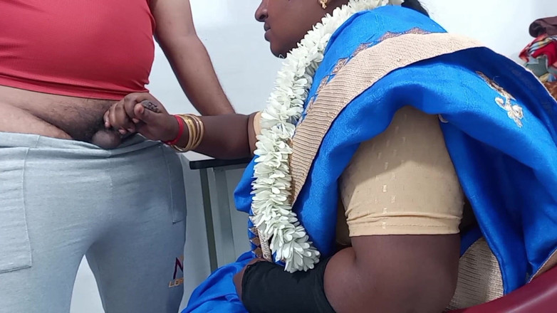 Veni: Bhabhi desi Tamil menghisap zakar devar dan kongkek keras gaya...