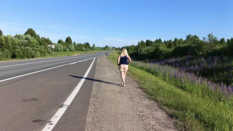 RedRoseRus: Dropping My Panties on the Road