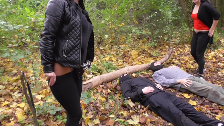 Femdom Austria: Shower with Pissing in The Forest