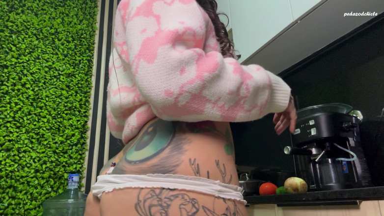 Pedazodchicle: Die Riesin schikaniert dich und bekommt dich mit ihrem hintern