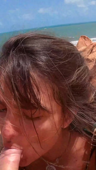 Riskanter Strandfick Hinter Den Felsen