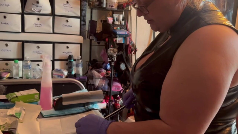 Aaexperiencesltd: 准备与domina satana和女主人izar做声音